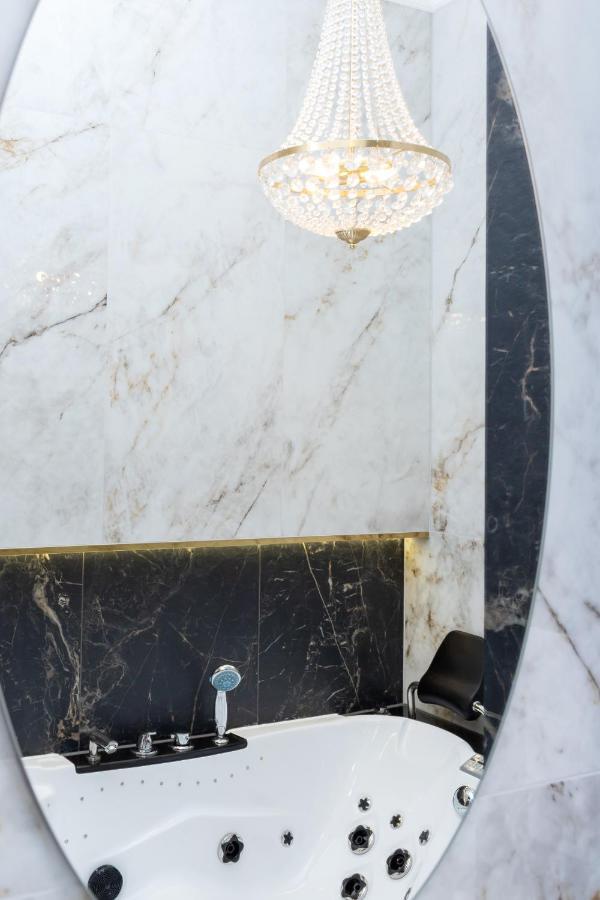 Kazimierz Studio With Jacuzzi By Renters Prestige Cracovie Extérieur photo